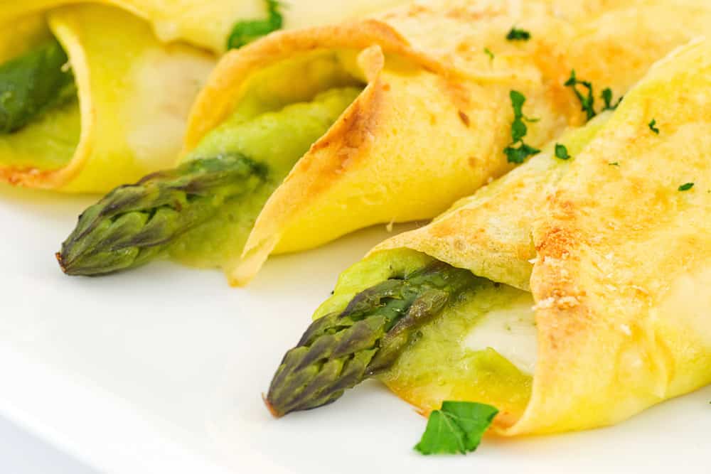 Crêpes di ceci con asparagi